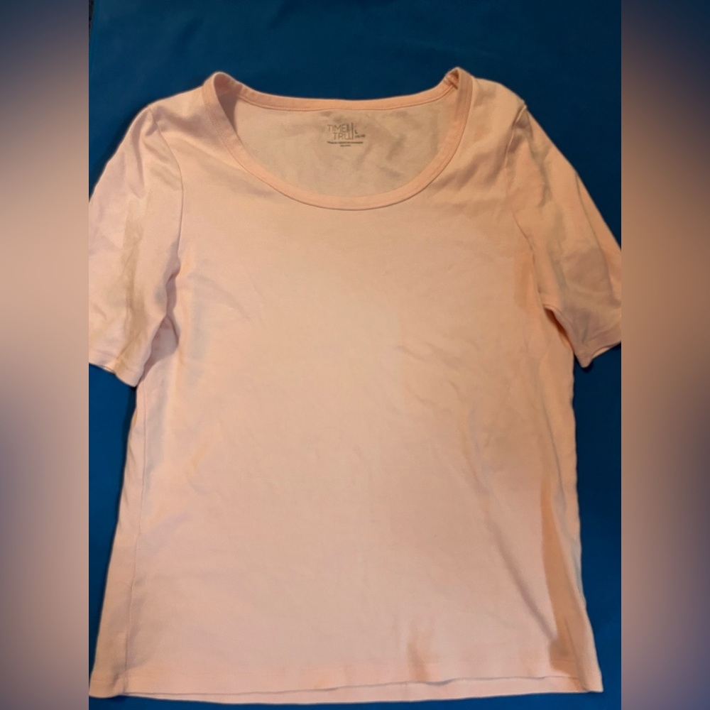 Women’s light pink fitting short sleeved tee shirt by Time and Tru size L